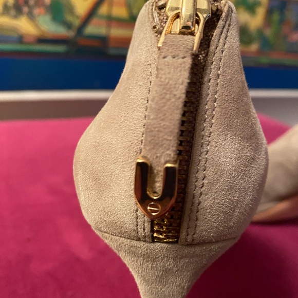 Classic Joan and David Genuine Suede Pumps with Zipper Back - Beige & Gold - 9M - Picture 4 of 14